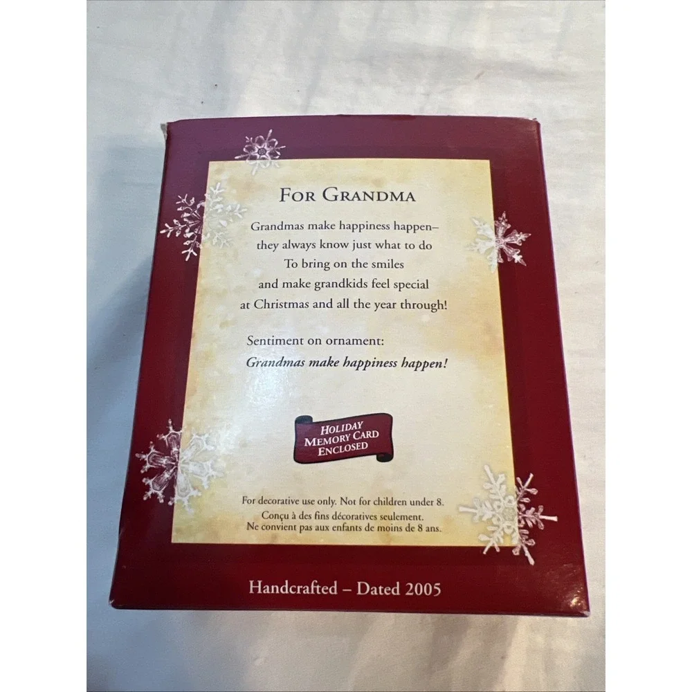 Hallmark KEEPSAKE   For Grandma - Photo Holder - 2005 Holiday Ornament DV11